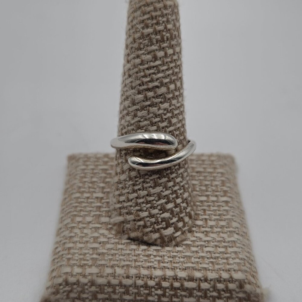 Size 10 Sterling Silver Overlapping Design Band Ring A3723